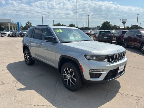New 2025 Jeep Grand Cherokee Limited image 9
