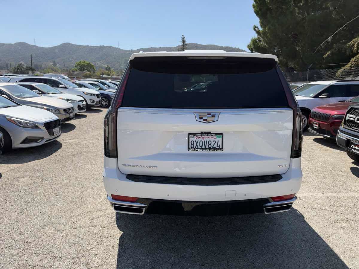 Used 2021 Cadillac Escalade Premium Luxury RWD image 4
