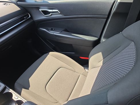 Certified 2025 Kia Sportage LX FWD image 15