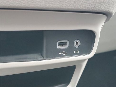 Used 2017 Chrysler Pacifica Touring-L image 29