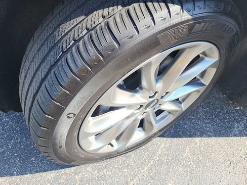 Used 2022 Lincoln Corsair AWD w/ Premium Package image 9