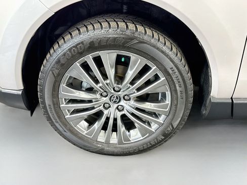 Used 2021 Toyota Venza XLE w/ Softex Package AWD/4WD image 38