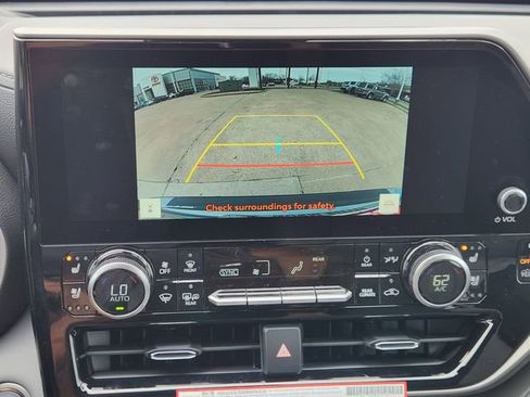 Used 2026 Toyota Highlander Limited image 13