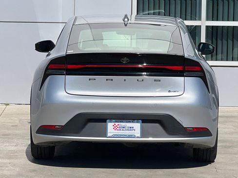 Used 2024 Toyota Prius LE image 5
