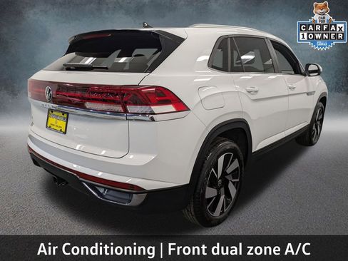 Used 2025 Volkswagen Atlas Cross Sport SE w/ Panoramic Sunroof Package FWD image 5