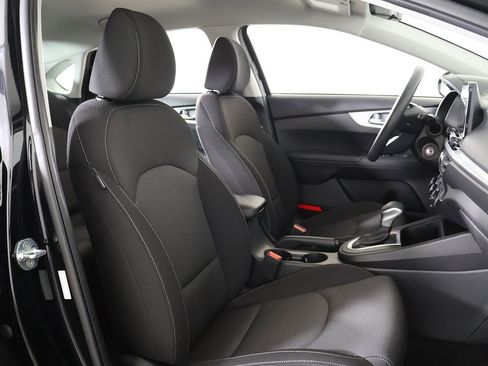 Used 2023 Kia Forte LXS image 29