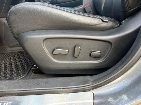 Used 2017 Nissan Rogue SV w/ Midnight Edition Package image 11