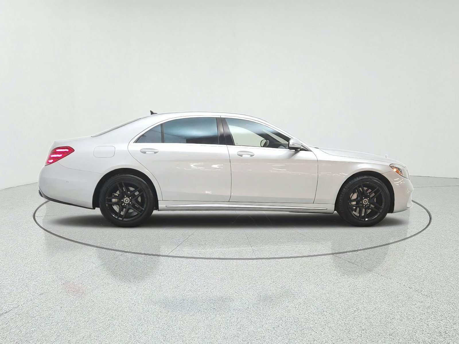 Used 2018 Mercedes-Benz S 560 Sedan image 4