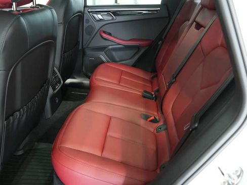 Certified 2025 Porsche Macan AWD/4WD image 27