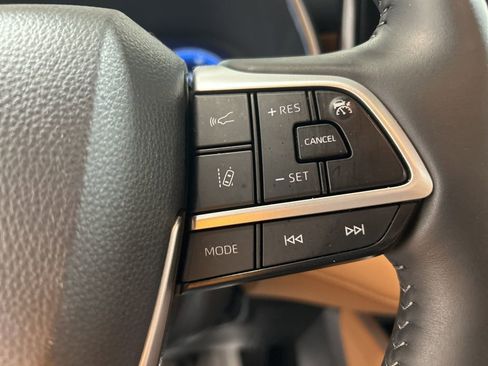 Used 2025 Toyota Highlander Platinum image 26