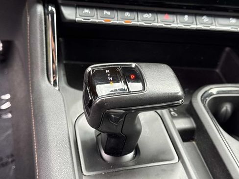 Used 2022 GMC Sierra 1500 AT4 w/ AT4 Premium Package AWD/4WD image 18