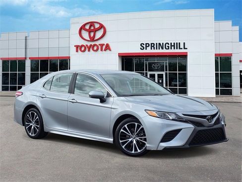 Used 2020 Toyota Camry SE image 1