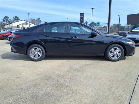 New 2026 Hyundai Elantra SE w/ Cargo Package image 2