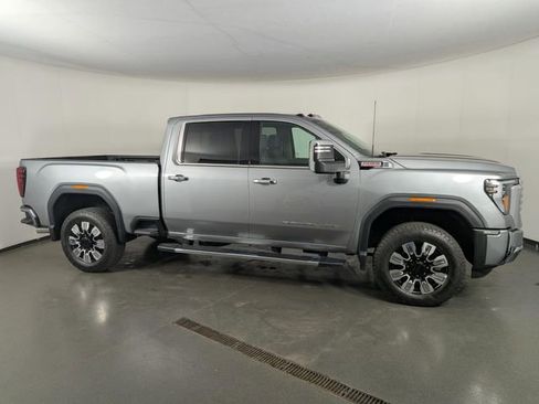 Used 2025 GMC Sierra 2500 Denali w/ Technology Package AWD/4WD image 9