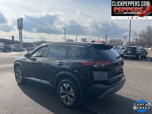 Used 2023 Nissan Rogue SV image 3