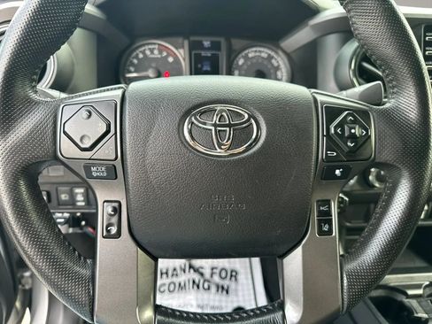 Used 2021 Toyota Tacoma TRD Off-Road AWD/4WD image 30