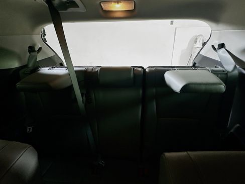 Used 2024 Toyota Highlander XLE image 30