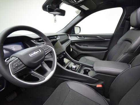 New 2025 Jeep Grand Cherokee L Altitude image 34