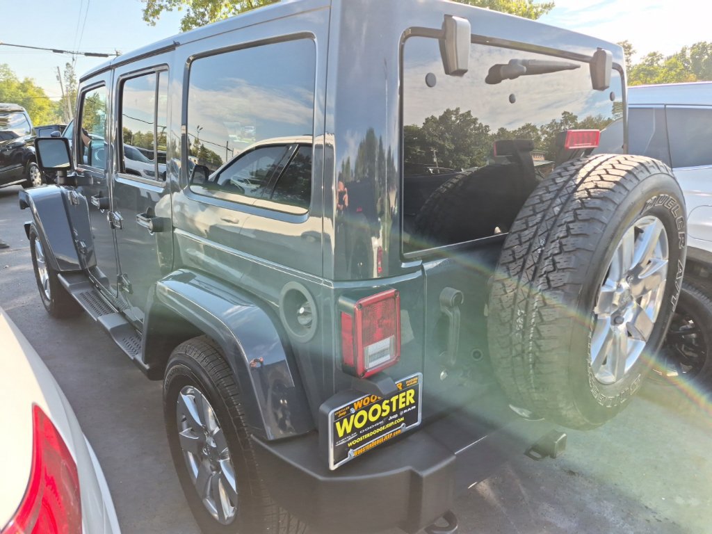 Used 2017 Jeep Wrangler Unlimited Sahara w/ Connectivity Group AWD/4WD image 3
