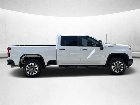 Used 2024 Chevrolet Silverado 2500 Custom w/ Custom Value Package image 2