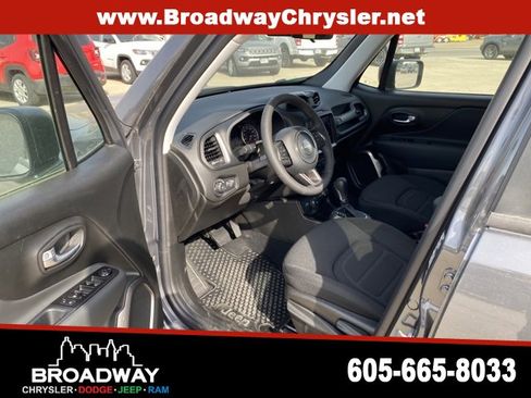 Used 2022 Jeep Renegade Latitude image 12