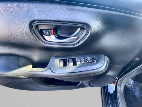 Used 2023 Honda HR-V LX image 15