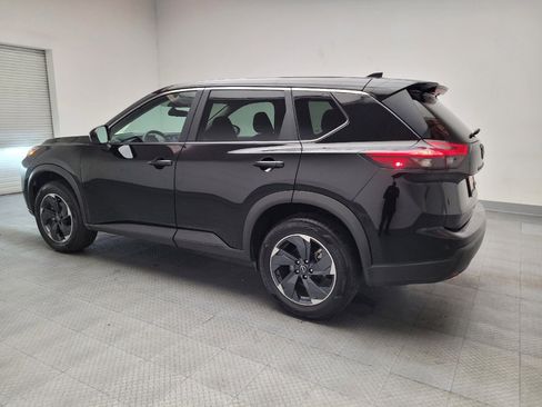 Used 2024 Nissan Rogue SV image 3