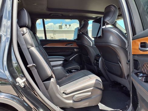 Used 2023 Jeep Grand Cherokee L Summit AWD/4WD image 33