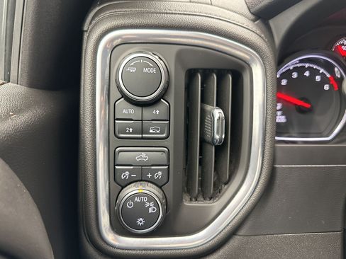 Certified 2022 Chevrolet Silverado 1500 LT AWD/4WD image 30
