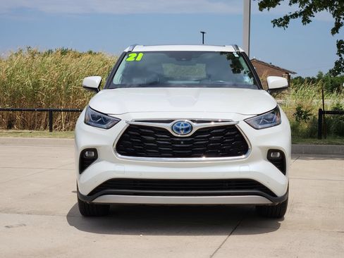Used 2021 Toyota Highlander Platinum AWD/4WD image 2