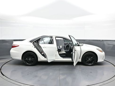 Used 2015 Toyota Camry SE image 40