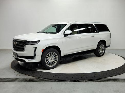 Used 2021 Cadillac Escalade ESV Premium Luxury AWD/4WD image 4