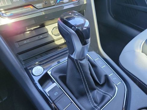 New 2026 Volkswagen Taos SE FWD image 31