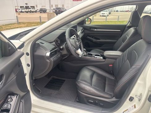 Used 2023 Nissan Altima 2.0 SR FWD image 8