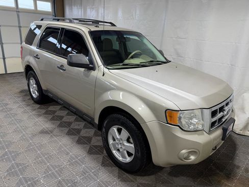 Used 2010 Ford Escape XLT image 10
