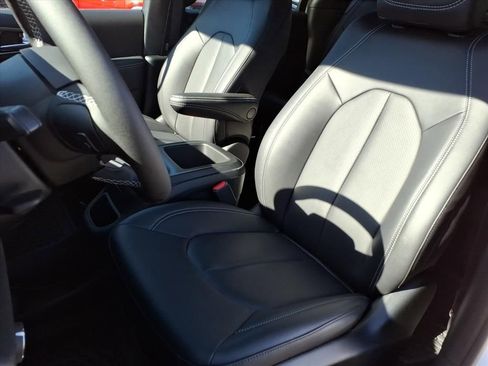 New 2026 Chrysler Voyager LX image 34