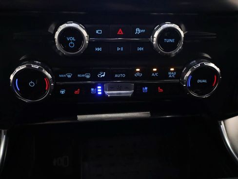 Certified 2025 Ford F150 Platinum w/ FX4 Off-Road Package AWD/4WD image 10