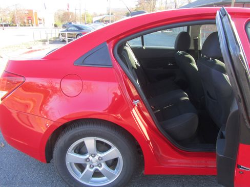 Used 2015 Chevrolet Cruze LT image 25