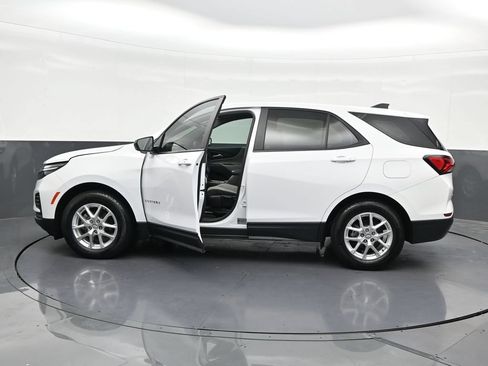 Used 2024 Chevrolet Equinox LS FWD image 2
