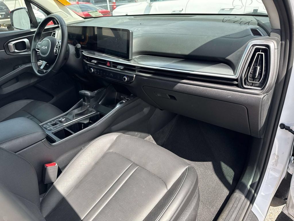 Certified 2025 Kia Sorento S FWD image 15