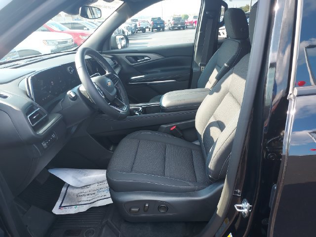 Used 2025 Chevrolet Traverse LT w/ Driver Confidence Package AWD/4WD image 13