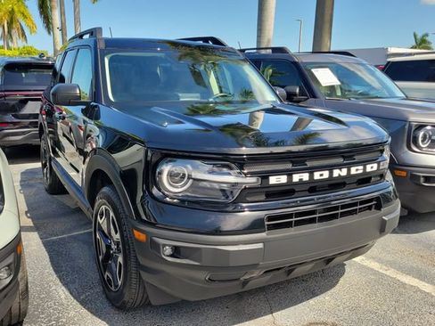 Used 2023 Ford Bronco Sport Outer Banks w/ Tech Package AWD/4WD image 2
