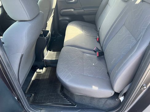 Used 2017 Toyota Tacoma TRD Off-Road image 67