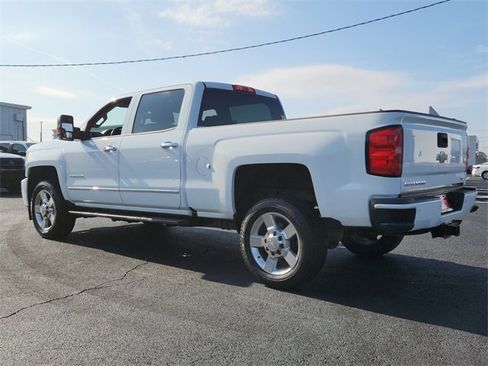 Used 2019 Chevrolet Silverado 2500 LT w/ Custom Sport Edition image 5