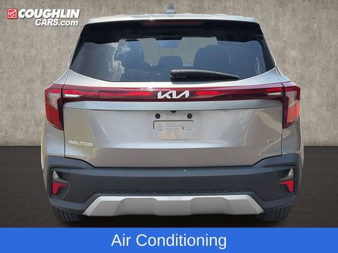 Used 2024 Kia Seltos LX AWD/4WD image 7