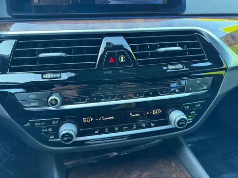 Used 2019 BMW 530e xDrive AWD/4WD image 36