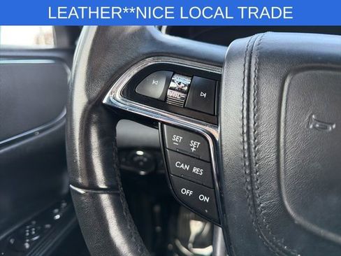 Used 2018 Lincoln Continental Select image 32