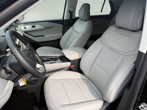 New 2026 Ford Explorer Active w/ Active Comfort Package AWD/4WD image 9