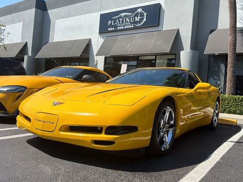 Used 2004 Chevrolet Corvette Coupe w/ Preferred Equipment Group image 1