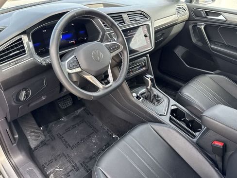 Used 2023 Volkswagen Tiguan SE FWD image 13